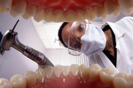 سختی کار دندانپزشکان، در محاسبه هزینه‌ها لحاظ شود